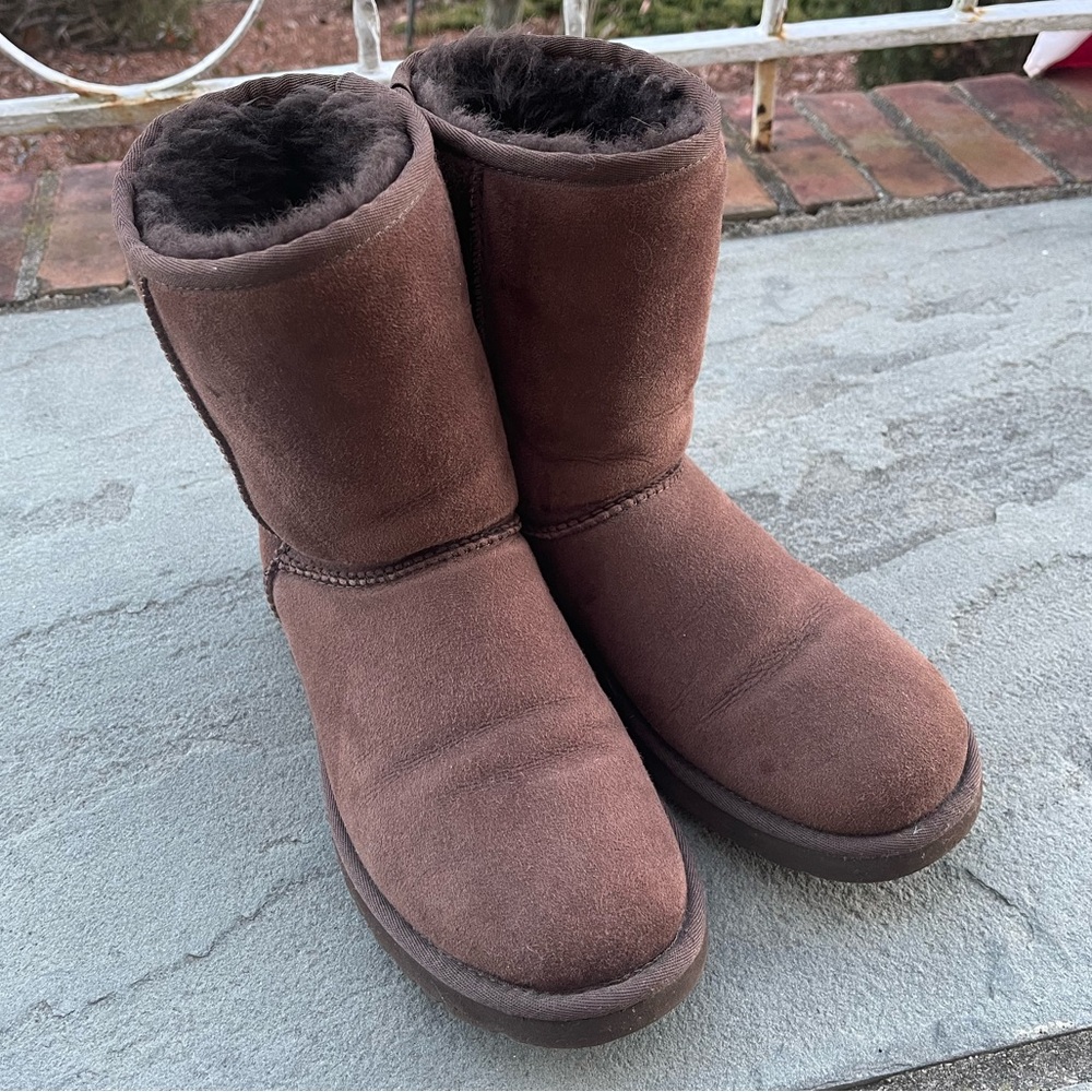Classic Short Uggs in Chocolate